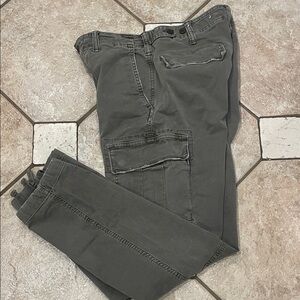 American Eagle Outfitters Men's Army Green Cargo Pants
